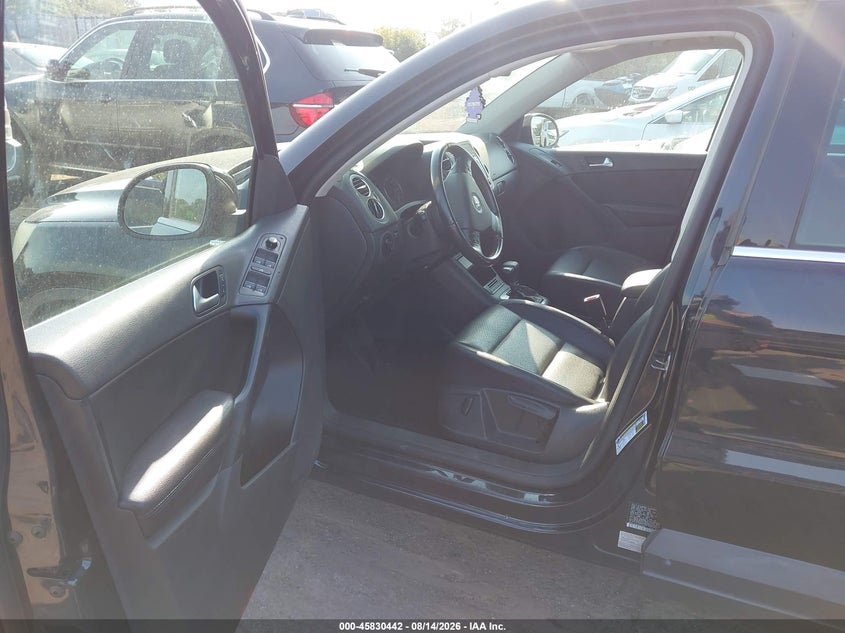 2010 Volkswagen Tiguan VIN WVGBV7AX8AW524988 IAAI salvage auction — NORMAL WEAR, Clear-Dealer Only (North Carolina), sold $250 on 2026-08-17 (photo 5)