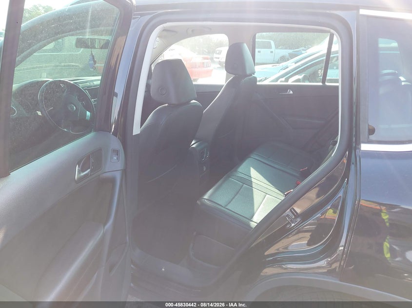 2010 Volkswagen Tiguan VIN WVGBV7AX8AW524988 IAAI salvage auction — NORMAL WEAR, Clear-Dealer Only (North Carolina), sold $250 on 2026-08-17 (photo 8)