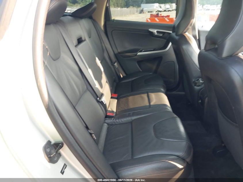 2010 Volvo Xc60 VIN YV4992DZ1A2021329 IAAI salvage auction — NORMAL WEAR, Clear-Dealer Only (North Carolina), sold $400 on 2026-08-18 (photo 8)