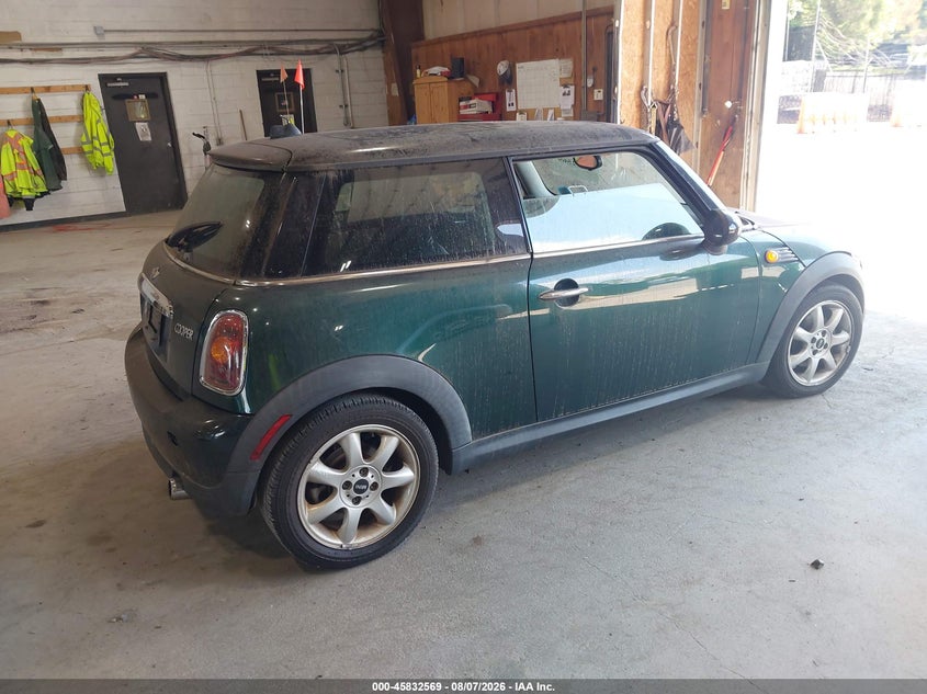 2010 Mini Cooper VIN WMWMF3C50ATZ22080 IAAI salvage auction — NORMAL WEAR, Clear (New York), sold $400 on 2026-08-12 (photo 4)