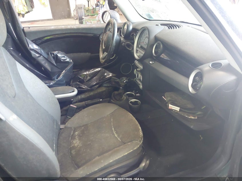 2010 Mini Cooper VIN WMWMF3C50ATZ22080 IAAI salvage auction — NORMAL WEAR, Clear (New York), sold $400 on 2026-08-12 (photo 5)