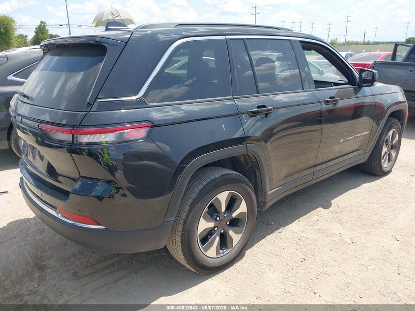 2025 Jeep Grand cherokee VIN 1C4RJYB63S8704041 IAAI salvage auction — REAR END, Clear (Texas), sold $12,600 on 2026-08-31 (photo 4)