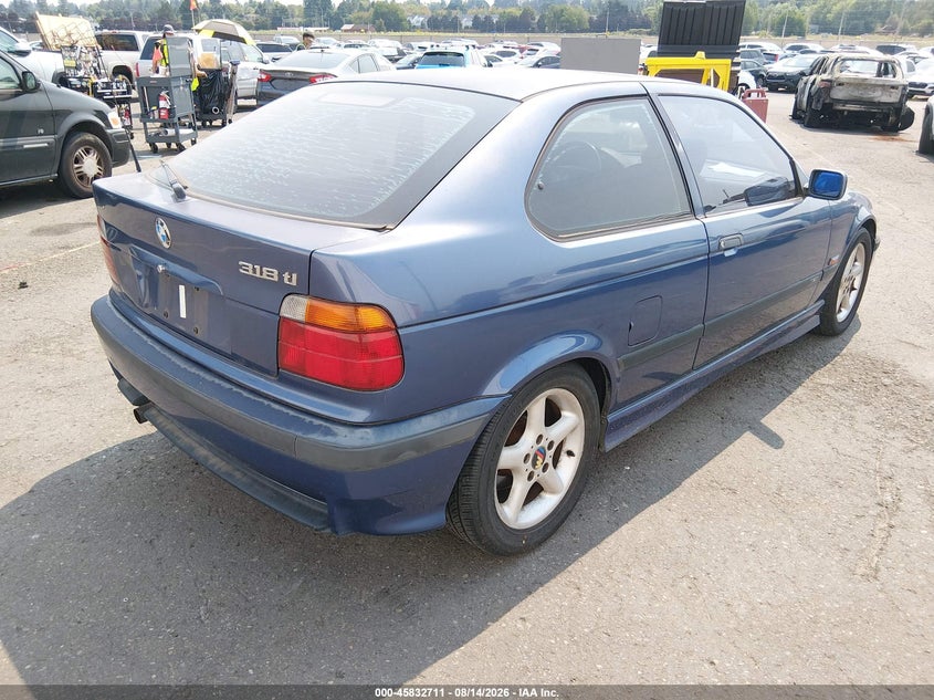 1996 BMW 3 series VIN WBACG8321TAU36405 IAAI salvage auction — NORMAL WEAR, Clear-Dealer Only (Oregon), sold $325 on 2026-09-10 (photo 4)