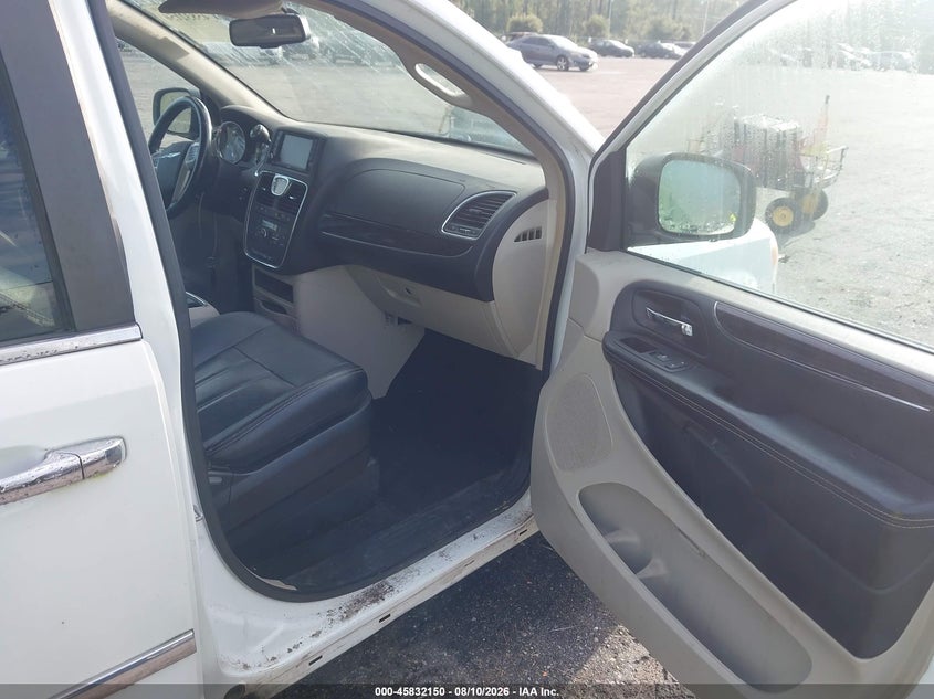 2016 Chrysler Town & country VIN 2C4RC1BG5GR128717 IAAI salvage auction — NORMAL WEAR, Clear (Florida), sold $900 on 2026-09-05 (photo 5)