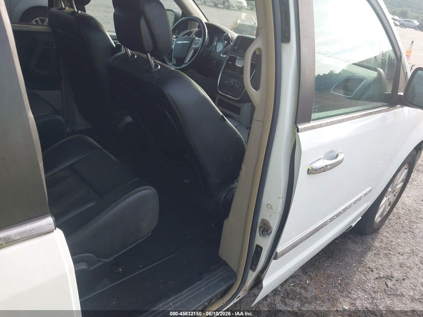 2016 Chrysler Town & country VIN 2C4RC1BG5GR128717 IAAI salvage auction — NORMAL WEAR, Clear (Florida), sold $900 on 2026-09-05 (photo 8)