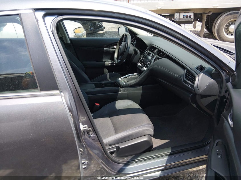 2019 Honda Insight VIN 19XZE4F17KE031076 IAAI salvage auction — REPOSSESSION, Clear (Arkansas), sold $9,150 on 2026-08-13 (photo 5)