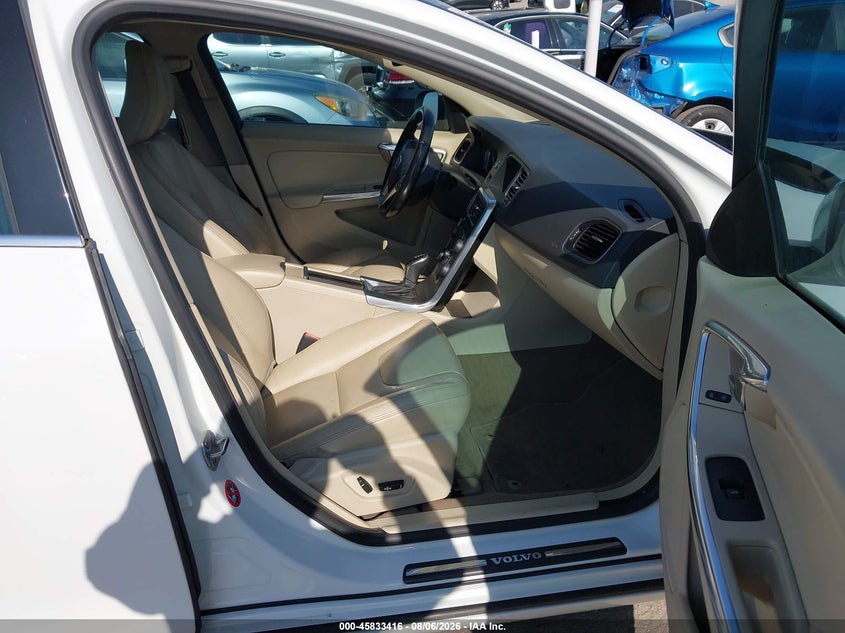 2014 Volvo S60 VIN YV1612FS0E2277443 IAAI salvage auction — NORMAL WEAR, Salvage Title, sold $400 on 2026-08-12 (photo 5)