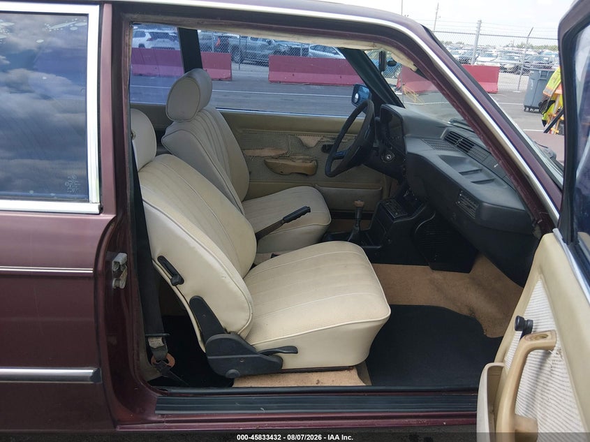1983 BMW 3 series VIN WBAAG3303D9011800 IAAI salvage auction — UNKNOWN, Clear (Florida), sold $650 on 2026-08-18 (photo 5)