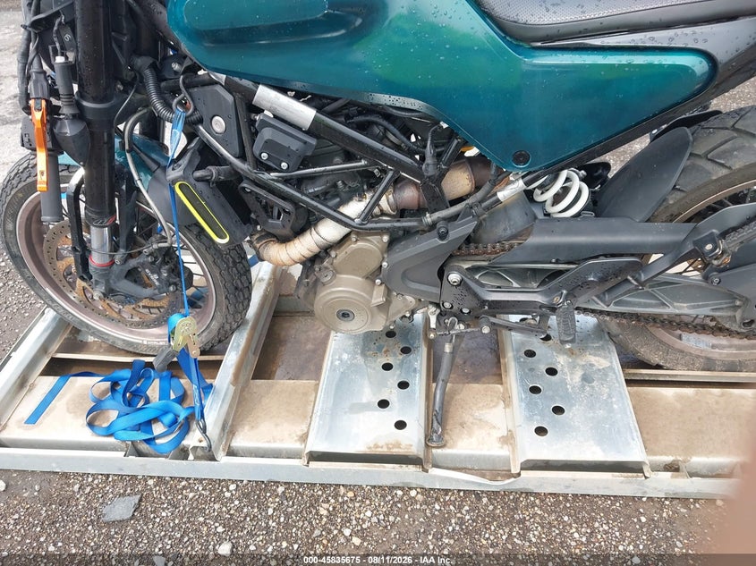 2019 Husqvarna Vitpilen VIN VBKUVJ401KM264356 IAAI salvage auction — FRONT END, Salvage (Ohio), sold $425 on 2026-09-09 (photo 9)