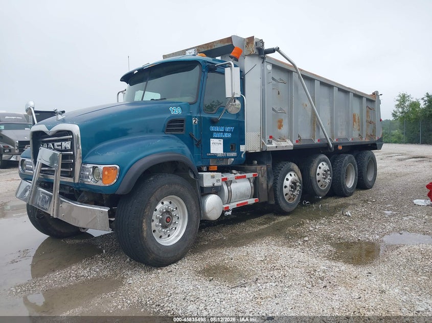 2005 Mack 700 cv700 VIN 1M2AG10C35M015796 IAAI salvage auction — FRONT END, Salvage (Wisconsin), sold $3,150 on 2026-09-09 (photo 2)