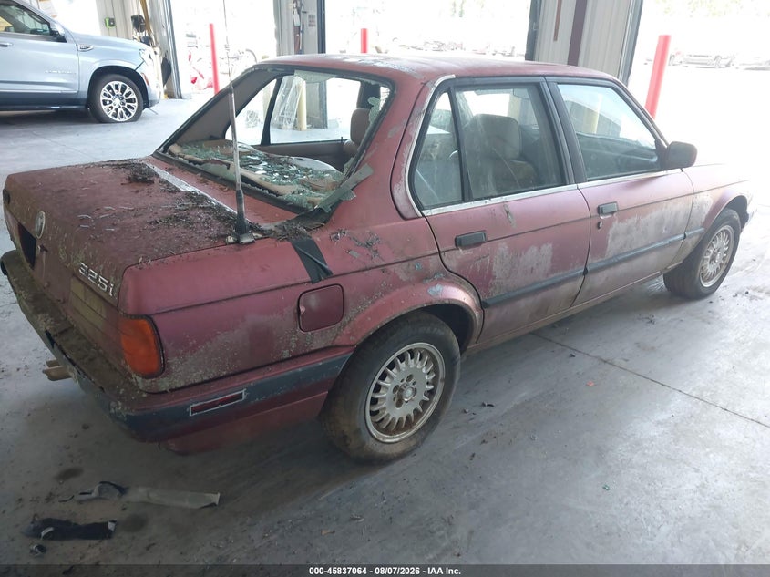 1991 BMW 3 series VIN WBAAD2315MED29648 IAAI salvage auction — NORMAL WEAR, Clear (New Jersey), sold $1,100 on 2026-08-12 (photo 4)
