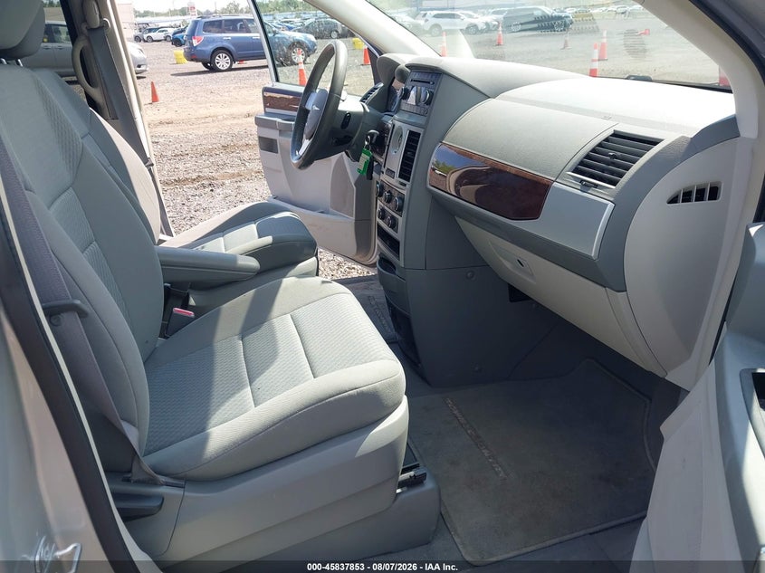 2010 Chrysler Town & country VIN 2A4RR5D13AR138064 IAAI salvage auction — NORMAL WEAR, Clear (New York), sold $775 on 2026-08-23 (photo 5)