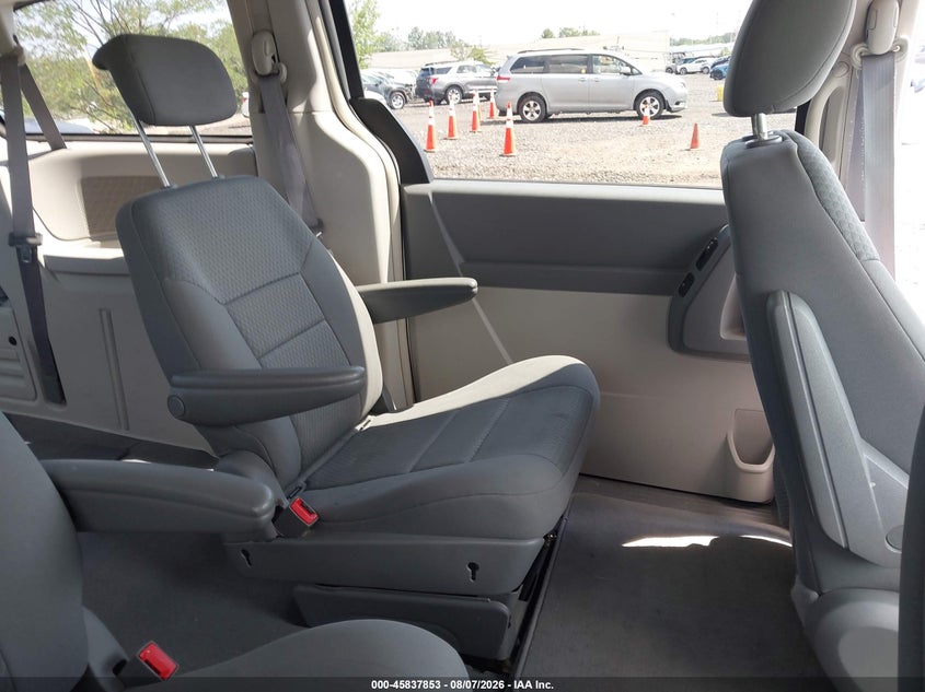 2010 Chrysler Town & country VIN 2A4RR5D13AR138064 IAAI salvage auction — NORMAL WEAR, Clear (New York), sold $775 on 2026-08-23 (photo 8)