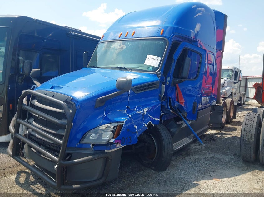 2020 Freightliner New cascadia 126 VIN 3AKJHHDV8LSKY4995 IAAI salvage auction — SIDE, Salvage (Pennsylvania), sold $8,500 on 2026-09-18 (photo 2)