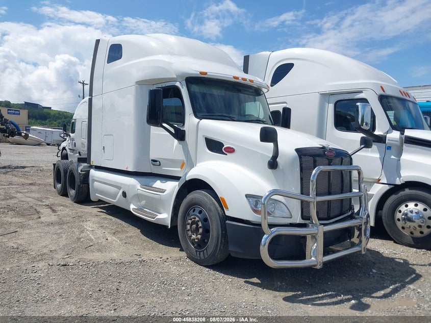 2022 Peterbilt 579 VIN 1XPBD49X4ND756479 IAAI salvage auction — UNKNOWN, Salvage Rebuilt (North Carolina), sold $19,050 on 2026-08-28 (photo 1)