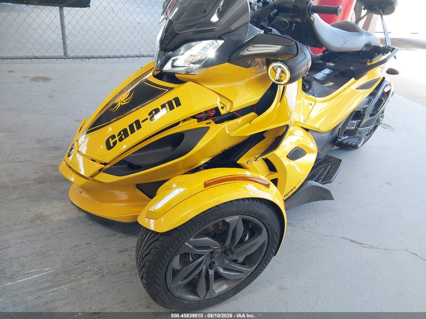 2013 Can-am/ brp Spyder VIN 2BXNCBC18DV000781 IAAI salvage auction — LEFT & RIGHT, Rebuildable (Florida), sold $2,500 on 2026-09-02 (photo 2)