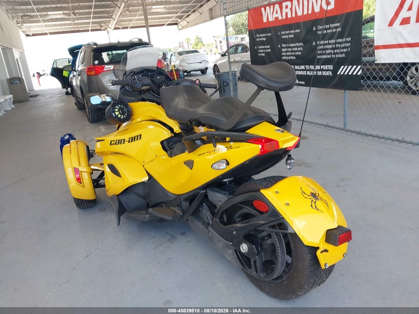 2013 Can-am/ brp Spyder VIN 2BXNCBC18DV000781 IAAI salvage auction — LEFT & RIGHT, Rebuildable (Florida), sold $2,500 on 2026-09-02 (photo 3)