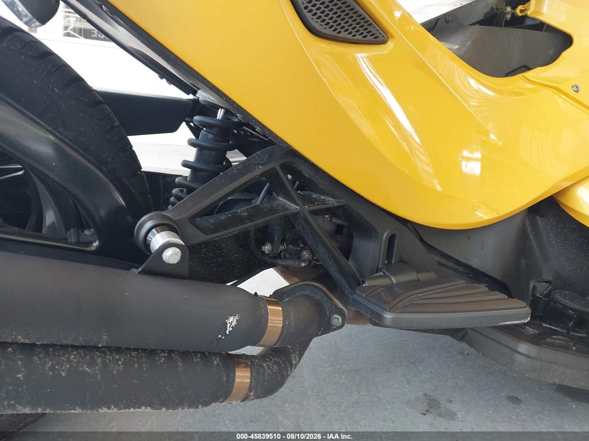 2013 Can-am/ brp Spyder VIN 2BXNCBC18DV000781 IAAI salvage auction — LEFT & RIGHT, Rebuildable (Florida), sold $2,500 on 2026-09-02 (photo 8)