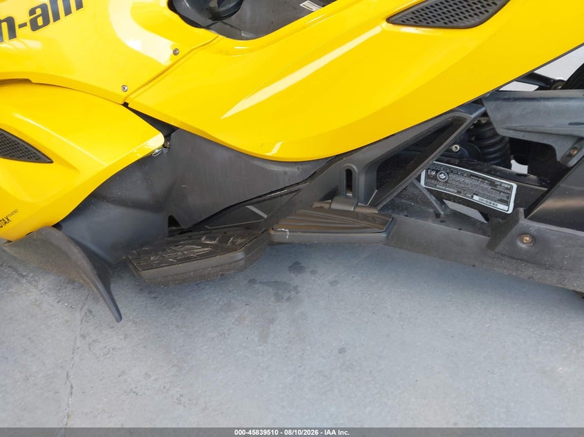 2013 Can-am/ brp Spyder VIN 2BXNCBC18DV000781 IAAI salvage auction — LEFT & RIGHT, Rebuildable (Florida), sold $2,500 on 2026-09-02 (photo 9)
