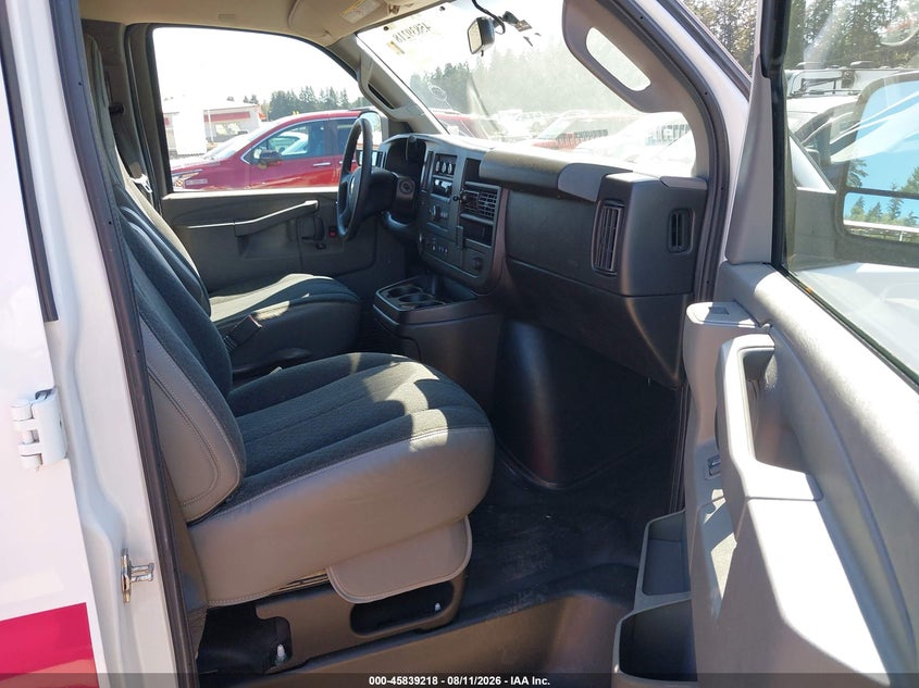 2020 Chevrolet Express VIN 1GCWGAFG5L1268024 IAAI salvage auction — RIGHT REAR, Salvage Title, sold $10,750 on 2026-08-26 (photo 5)