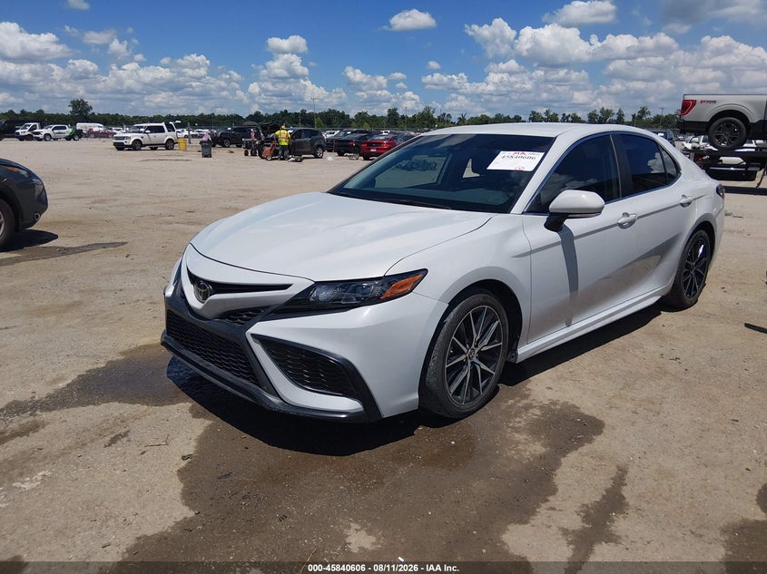 2022 Toyota Camry VIN 4T1G11AKXNU015599 IAAI salvage auction — SIDE, Salvage Title, sold $7,000 on 2026-08-26 (photo 2)