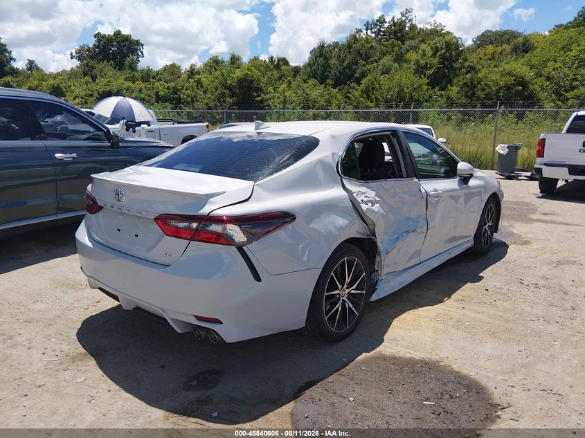2022 Toyota Camry VIN 4T1G11AKXNU015599 IAAI salvage auction — SIDE, Salvage Title, sold $7,000 on 2026-08-26 (photo 4)