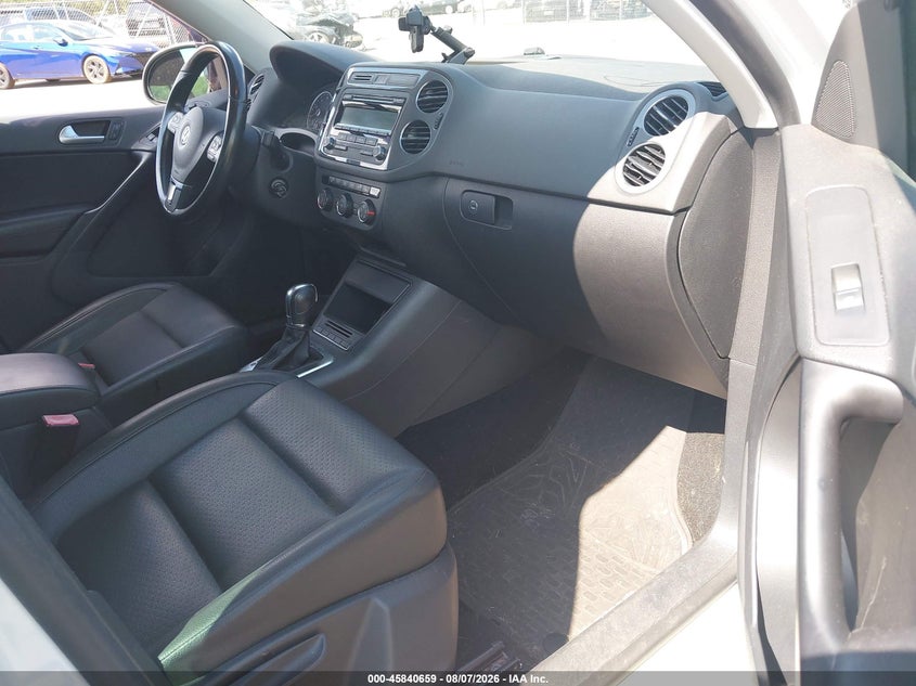 2014 Volkswagen Tiguan VIN WVGBV3AX7EW614602 IAAI salvage auction — NORMAL WEAR, Wait Title, sold $1,225 on 2026-08-13 (photo 5)
