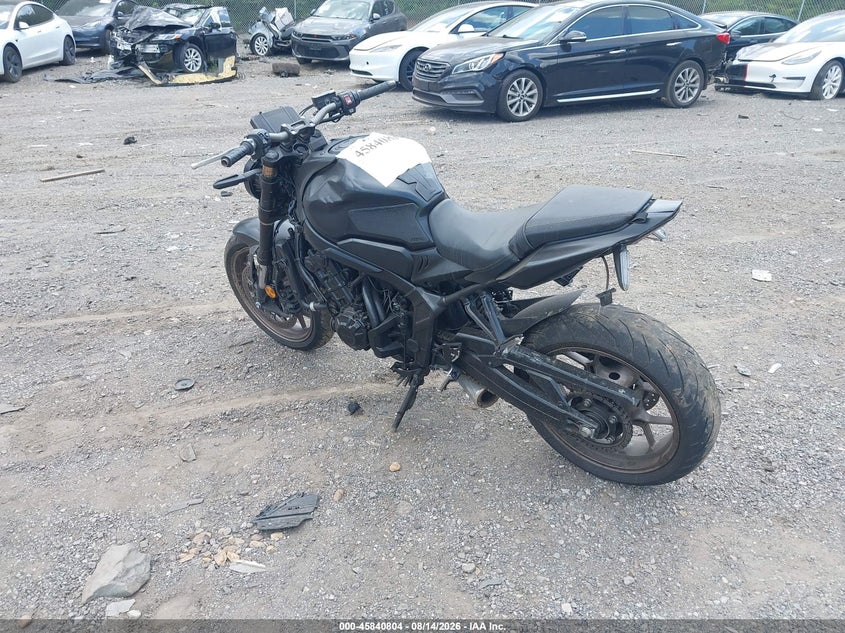 2024 Honda Cb VIN MLHRH1654R5000430 IAAI salvage auction — LEFT & RIGHT, Salvage Title, sold $275 on 2026-10-01 (photo 3)