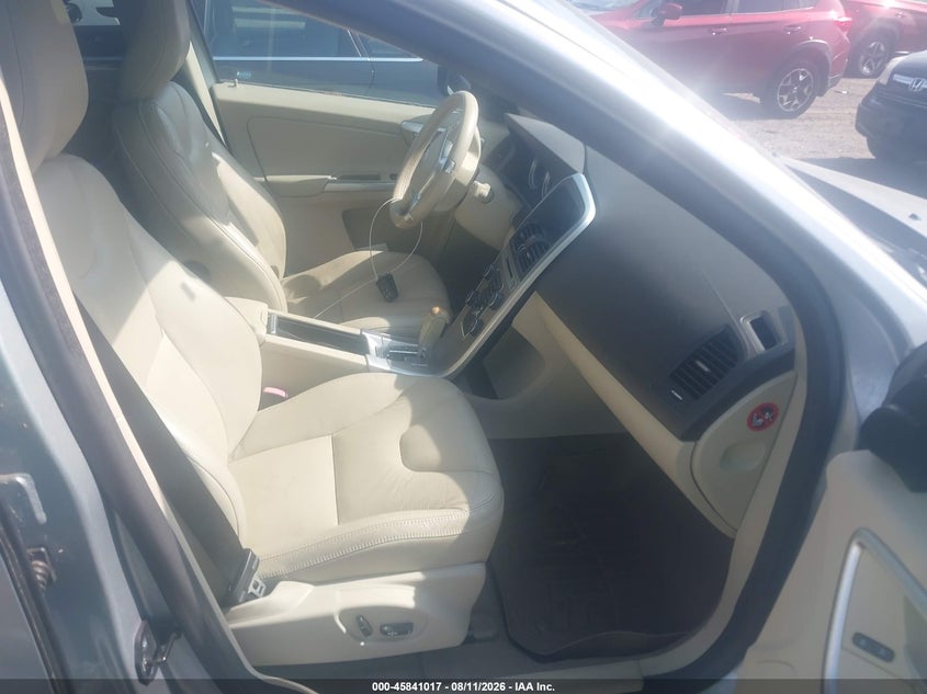 2011 Volvo Xc60 VIN YV4940DZ7B2189108 IAAI salvage auction — NORMAL WEAR, Clear (Massachusetts), sold $425 on 2026-08-14 (photo 5)