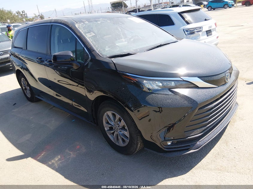 2022 Toyota Sienna VIN 5TDKRKEC6NS123982 — IAAI salvage auction photo