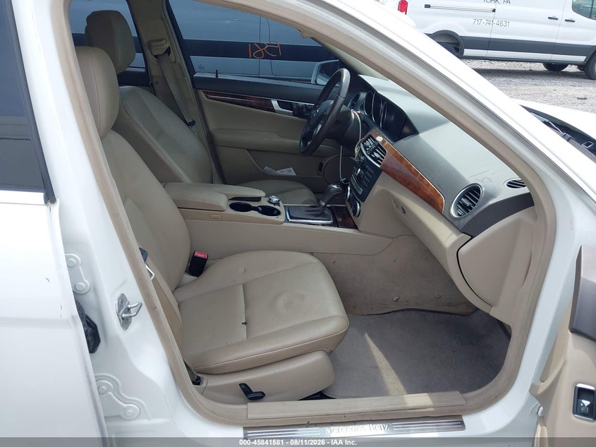 2013 Mercedes-benz C-klasse VIN WDDGF8AB3DG072115 IAAI salvage auction — NORMAL WEAR, Clear (Pennsylvania), sold $800 on 2026-08-19 (photo 5)