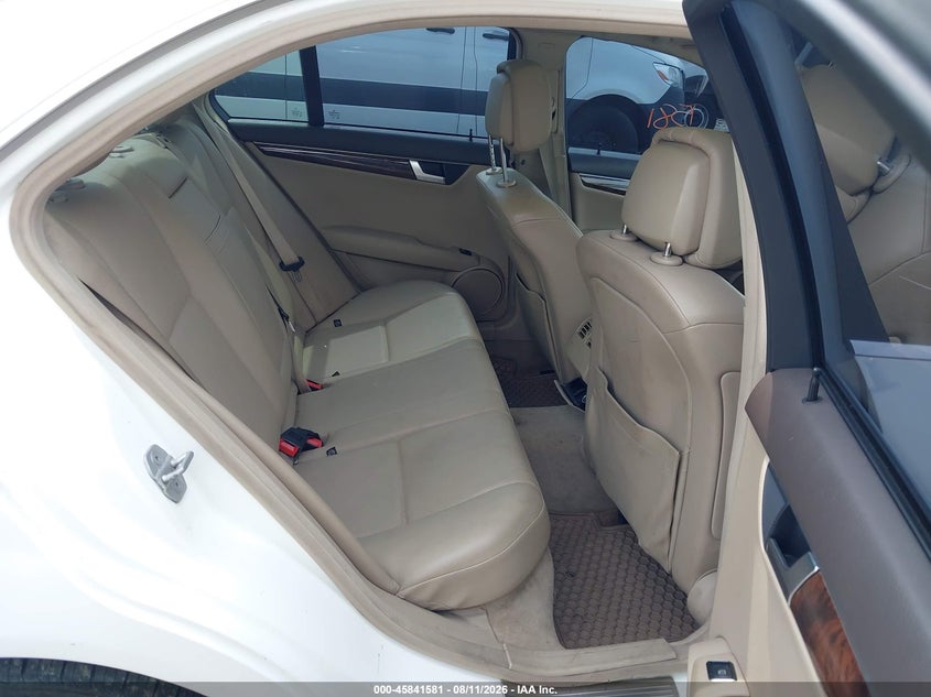 2013 Mercedes-benz C-klasse VIN WDDGF8AB3DG072115 IAAI salvage auction — NORMAL WEAR, Clear (Pennsylvania), sold $800 on 2026-08-19 (photo 8)