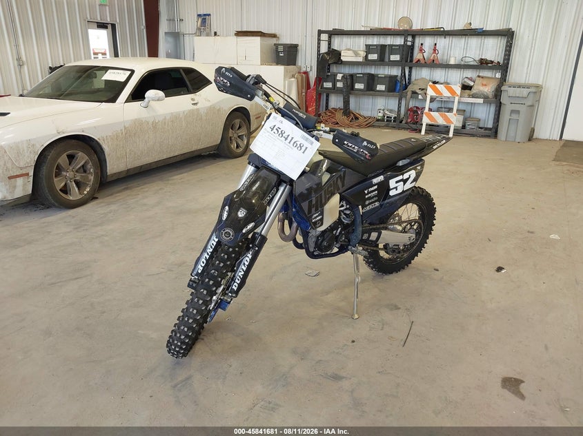 2025 Husqvarna Fx VIN VBKUCP438SM236461 IAAI salvage auction — ALL OVER, Salvage (Utah), sold $2,850 on 2026-09-16 (photo 2)