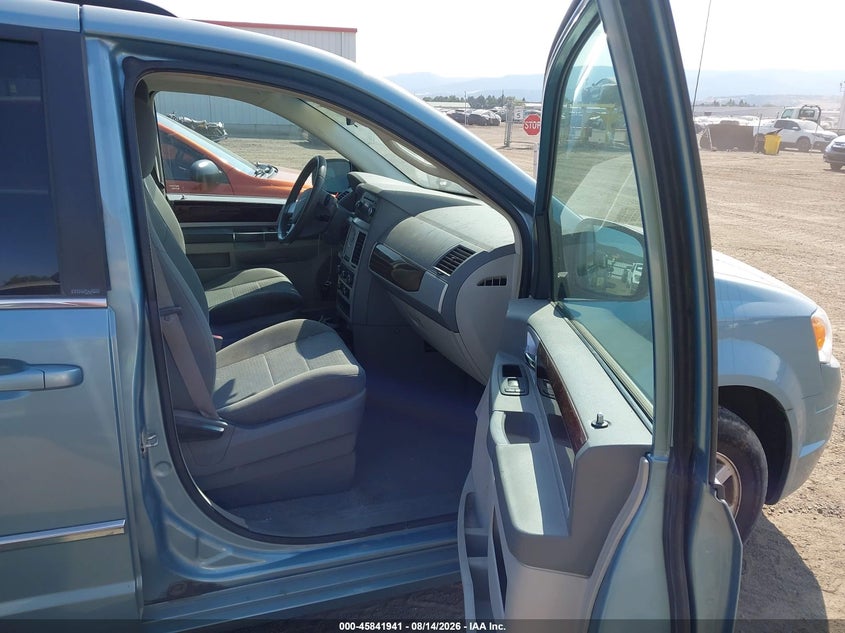 2010 Chrysler Town & country VIN 2A4RR5D18AR458206 IAAI salvage auction — RIGHT REAR, Clear (Washington), sold $25 on 2026-09-27 (photo 5)