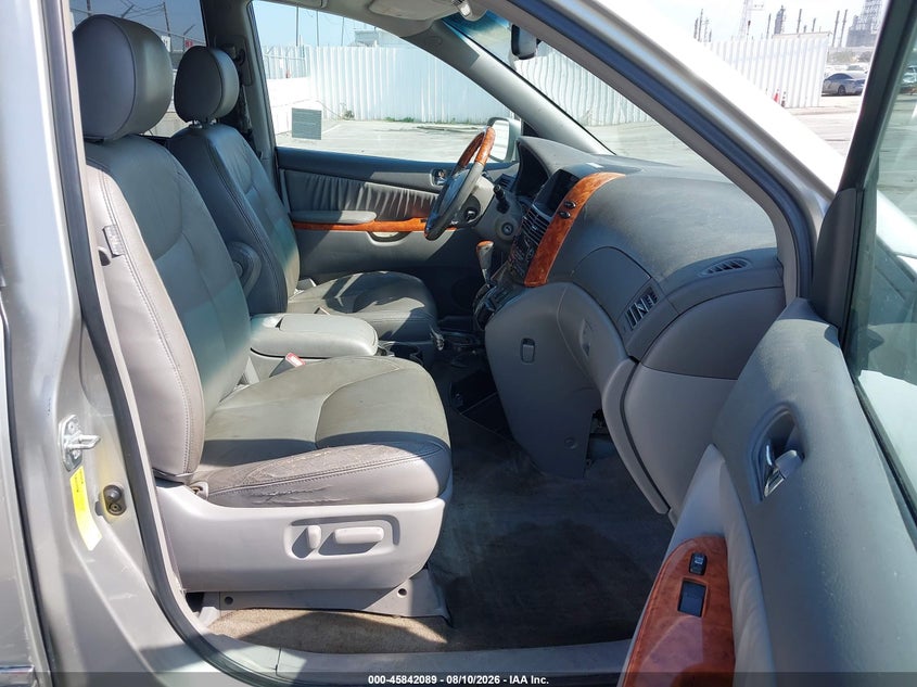 2008 Toyota Sienna VIN 5TDZK22CX8S146080 IAAI salvage auction — SIDE, Salvage (California), sold $1,150 on 2026-08-24 (photo 5)