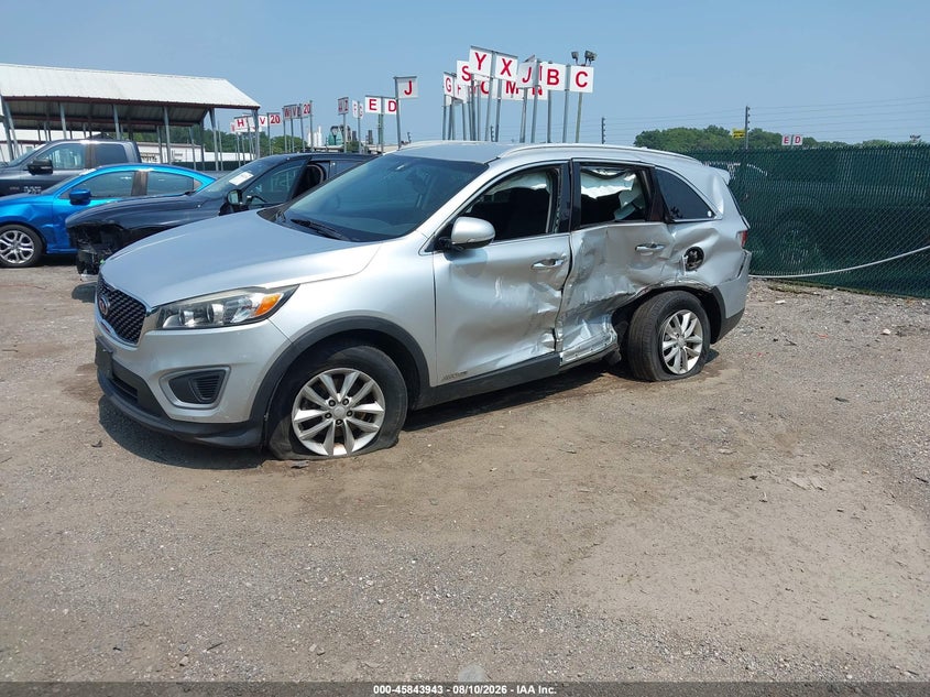 2017 Kia Sorento VIN 5XYPGDA58HG317834 IAAI salvage auction — LEFT SIDE, Wait Title, sold $1,425 on 2026-09-17 (photo 2)