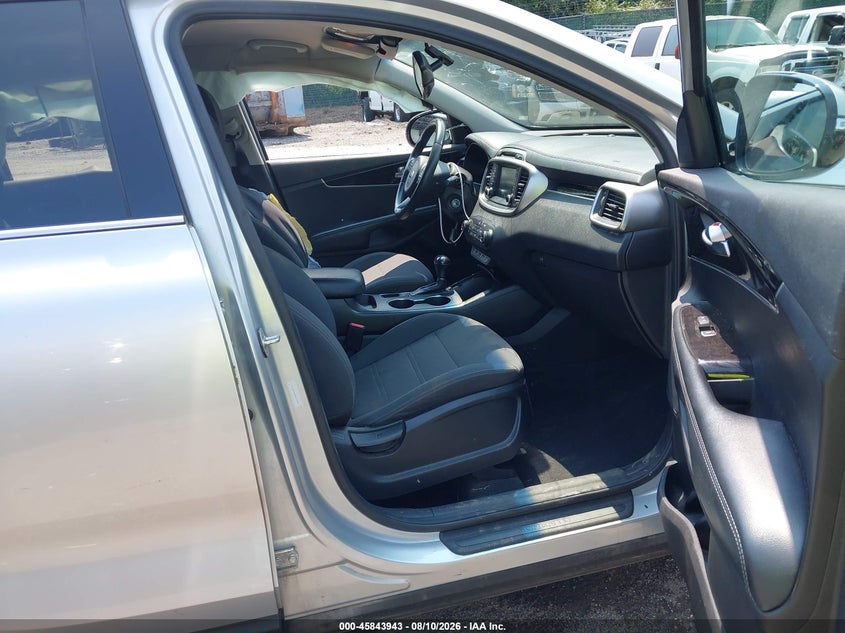 2017 Kia Sorento VIN 5XYPGDA58HG317834 IAAI salvage auction — LEFT SIDE, Wait Title, sold $1,425 on 2026-09-17 (photo 5)