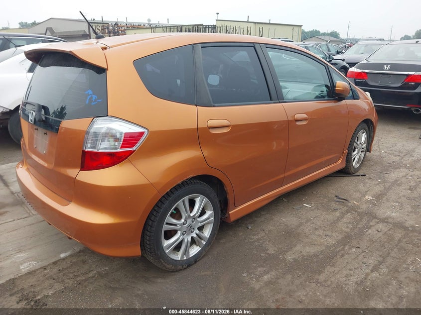 2010 Honda Fit VIN JHMGE8H42AS008949 IAAI salvage auction — NORMAL WEAR, Clear (Michigan), sold $925 on 2026-08-29 (photo 4)