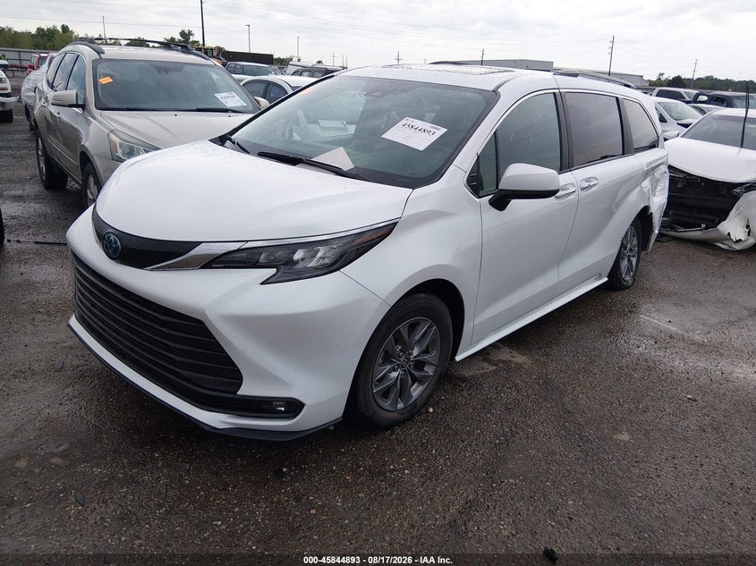 2025 Toyota Sienna VIN 5TDYRKEC7SS238533 IAAI salvage auction — REAR END, Salvage Title, sold $22,600 on 2026-08-20 (photo 2)