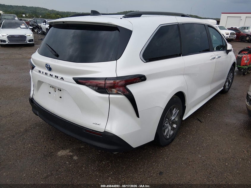 2025 Toyota Sienna VIN 5TDYRKEC7SS238533 IAAI salvage auction — REAR END, Salvage Title, sold $22,600 on 2026-08-20 (photo 4)