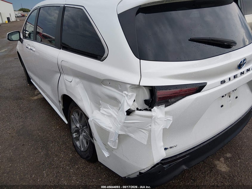 2025 Toyota Sienna VIN 5TDYRKEC7SS238533 IAAI salvage auction — REAR END, Salvage Title, sold $22,600 on 2026-08-20 (photo 6)