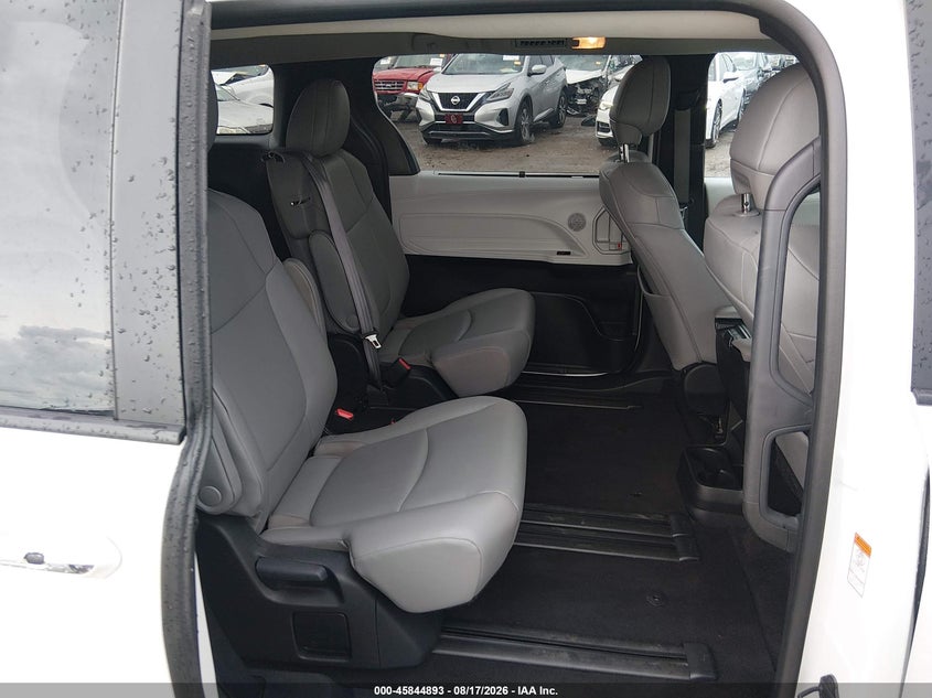 2025 Toyota Sienna VIN 5TDYRKEC7SS238533 IAAI salvage auction — REAR END, Salvage Title, sold $22,600 on 2026-08-20 (photo 8)
