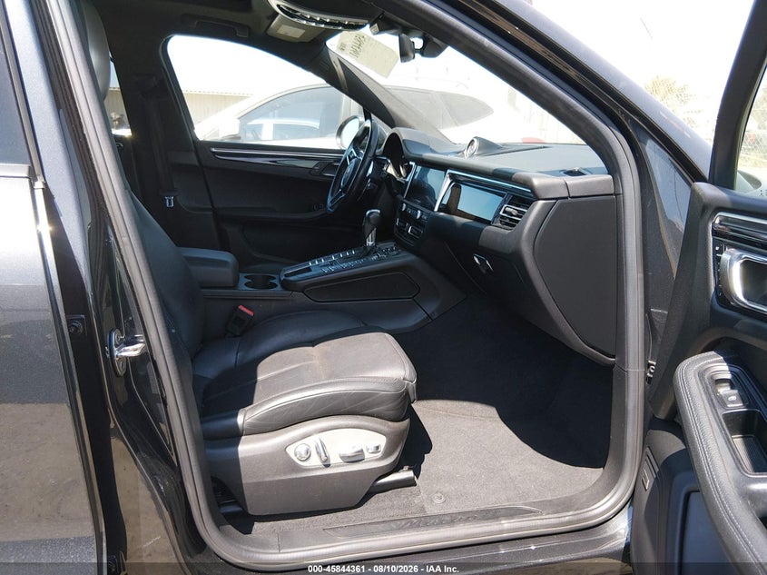 2020 Porsche Macan VIN WP1AA2A55LLB00779 IAAI salvage auction — NORMAL WEAR, Clear - Dealer Only (California), sold $7,600 on 2026-08-12 (photo 5)