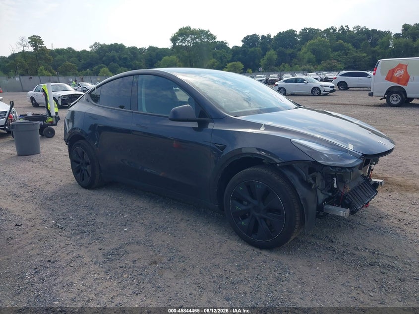 2025 Tesla Model y VIN 7SAYGDED1SF269455 — IAAI salvage auction photo