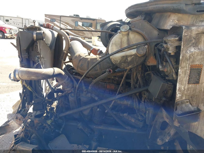 2001 Mack 600 rd600 VIN 1M1AA14YX1W141051 IAAI salvage auction — FRONT END, Junk (Oklahoma), sold $2,650 on 2026-10-21 (photo 9)
