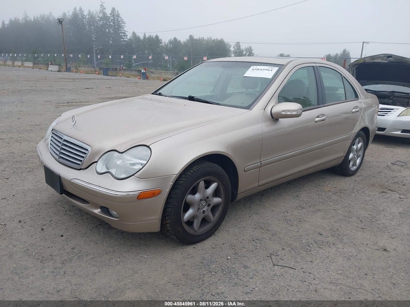 2001 Mercedes-benz C class VIN WDBRF64J41F019689 IAAI salvage auction — NORMAL WEAR, Clear (Washington), sold $775 on 2026-08-19 (photo 2)