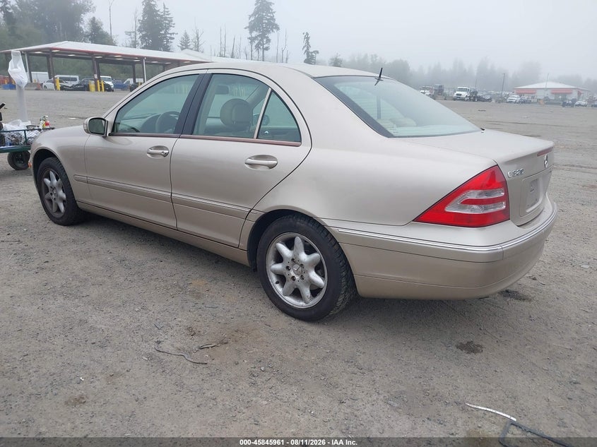 2001 Mercedes-benz C class VIN WDBRF64J41F019689 IAAI salvage auction — NORMAL WEAR, Clear (Washington), sold $775 on 2026-08-19 (photo 3)