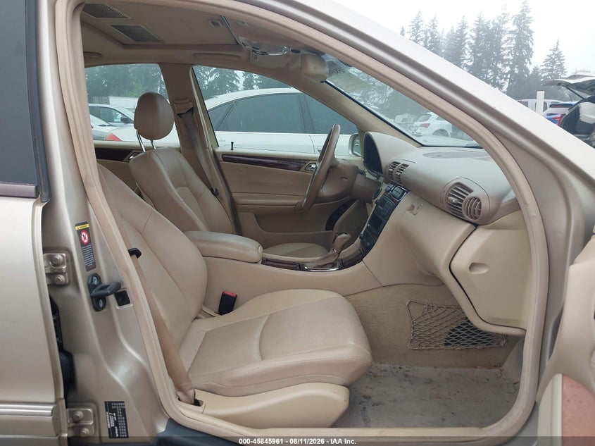 2001 Mercedes-benz C class VIN WDBRF64J41F019689 IAAI salvage auction — NORMAL WEAR, Clear (Washington), sold $775 on 2026-08-19 (photo 5)