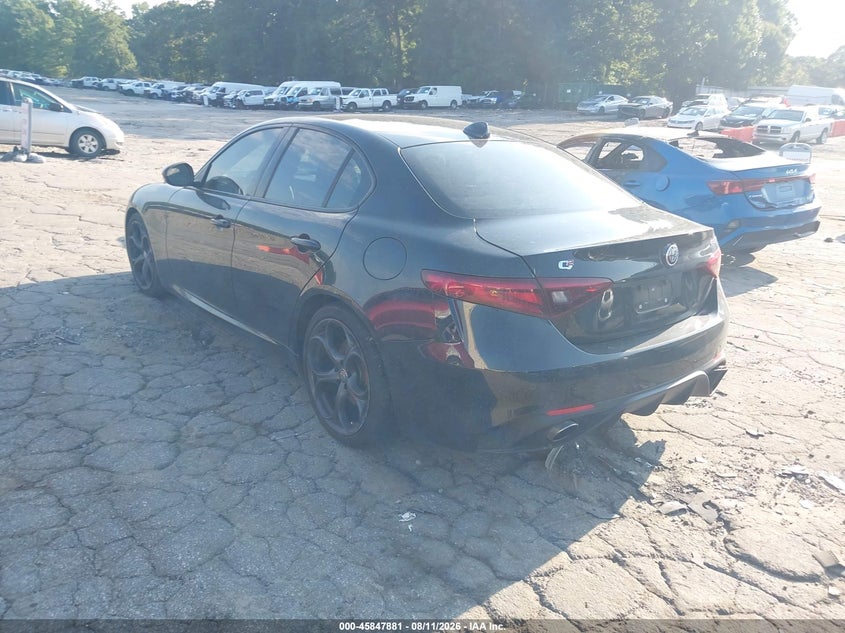 2018 Alfa romeo Giulia VIN ZARFAECN7J7578302 IAAI salvage auction — RIGHT SIDE, Wait Title, sold $3,350 on 2026-09-10 (photo 3)