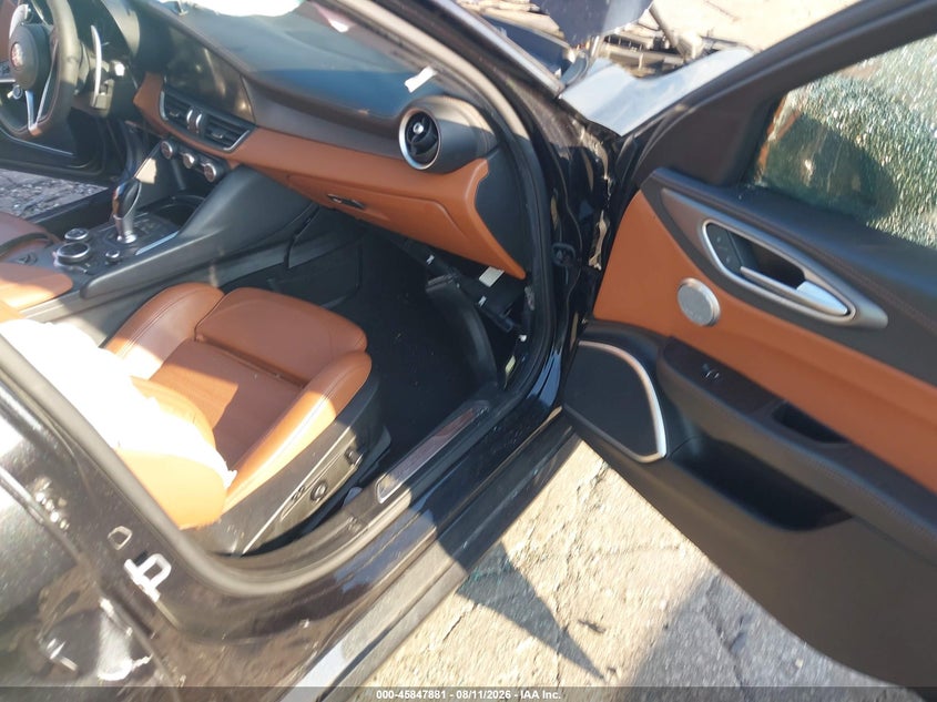 2018 Alfa romeo Giulia VIN ZARFAECN7J7578302 IAAI salvage auction — RIGHT SIDE, Wait Title, sold $3,350 on 2026-09-10 (photo 5)